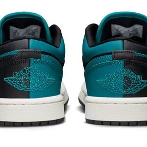 🔥 Jordan Womens WMNS Air 1 Low Split DR0502 300 Bright Spruce🔥